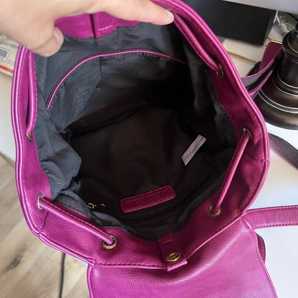 NWT. Fuchsia Vegan Leather Backpack, STUNNING - Picture 5 of 11